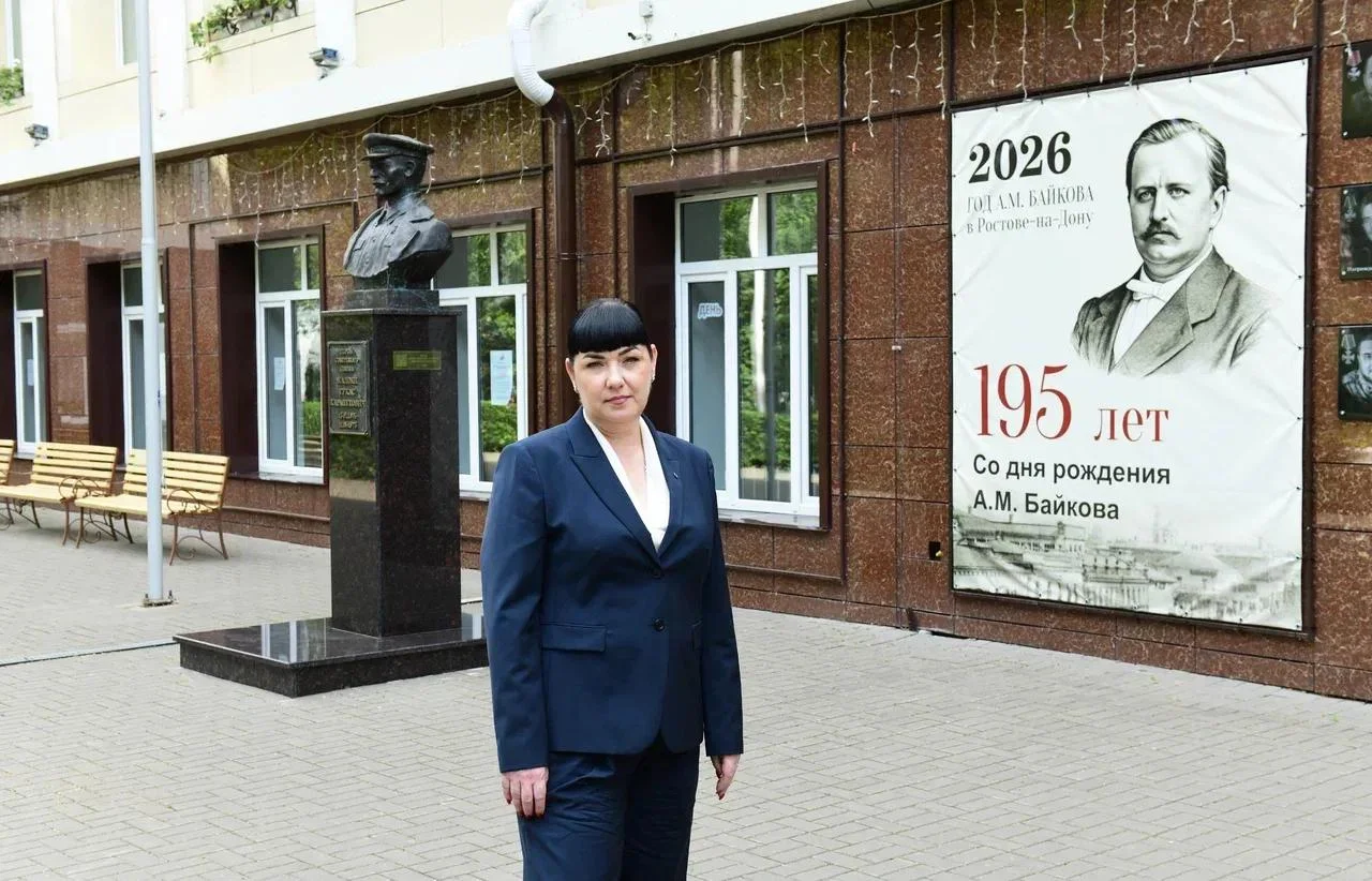 Нина Данилова: Делороссы передали десять виар-комплектов гимназии № 62