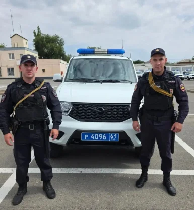 В Ростове полицейские спасли двух женщин из горящей квартиры