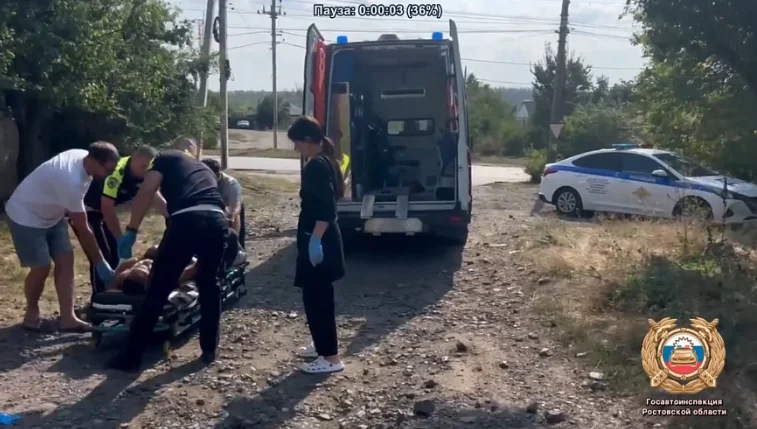 В Красном Сулине инспекторы ДПС помогли медикам доставить пациента в скорую