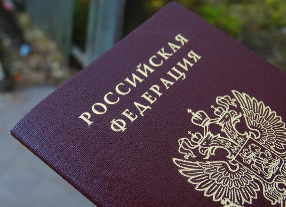 Юрист объяснил, в каких случаях россияне вправе не показывать паспорт