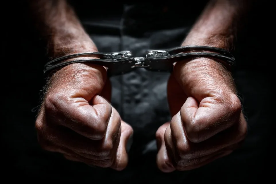 Амурчанин пойдет в колонию за кражу 1,9 млн рублей из машины на АЗС на Дону