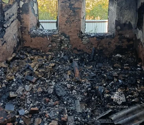 При пожаре частного дома погиб пожилой дончанин