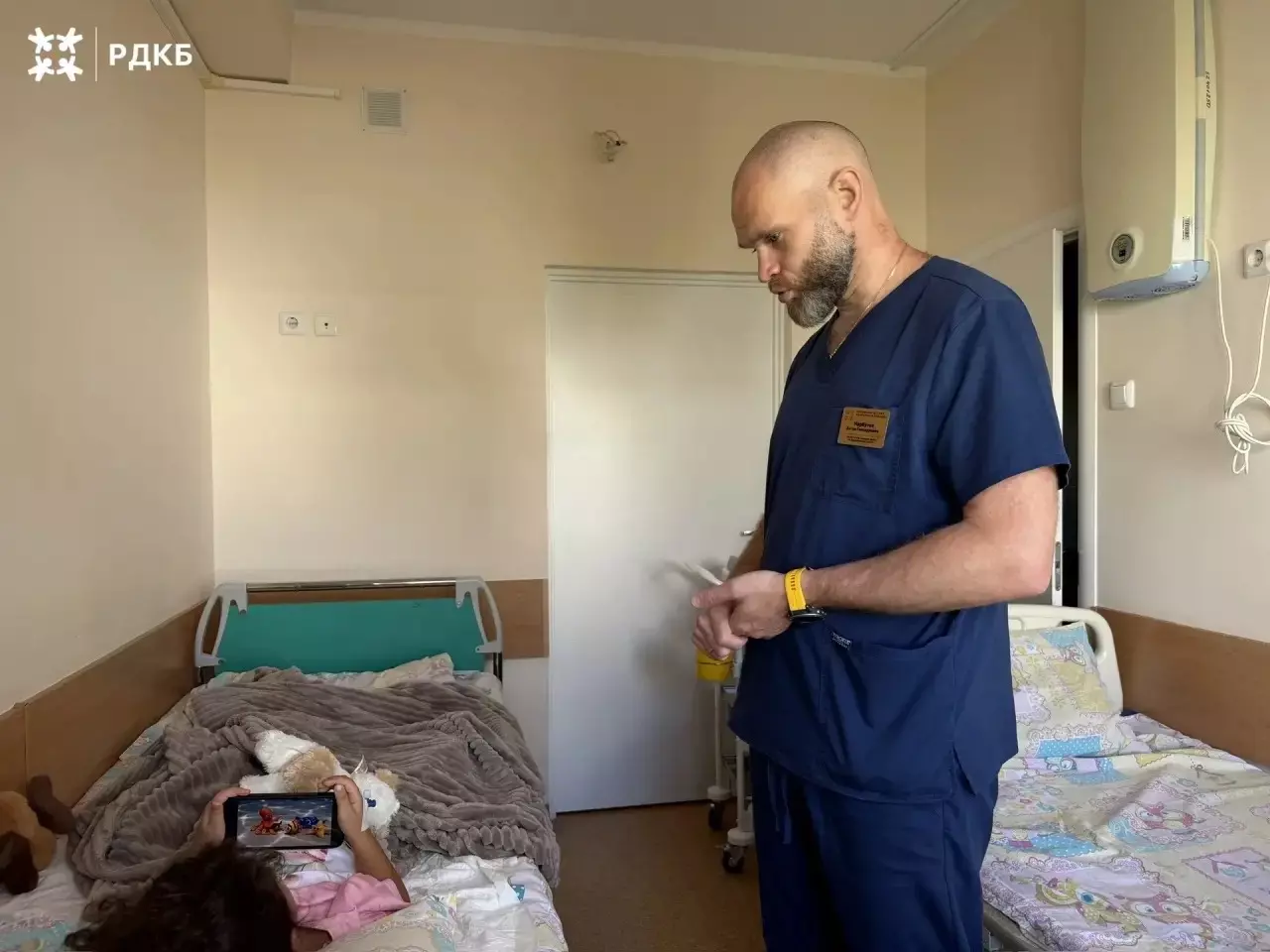 Операцию сделали в Москве 4-летней девочке из Ростова, пострадавшей в атаке БПЛА