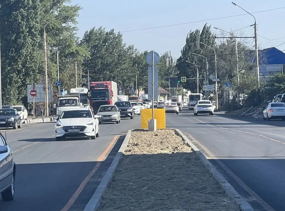 В Ростове открыли четыре полосы движения на обновлённом участке улицы Вавилова