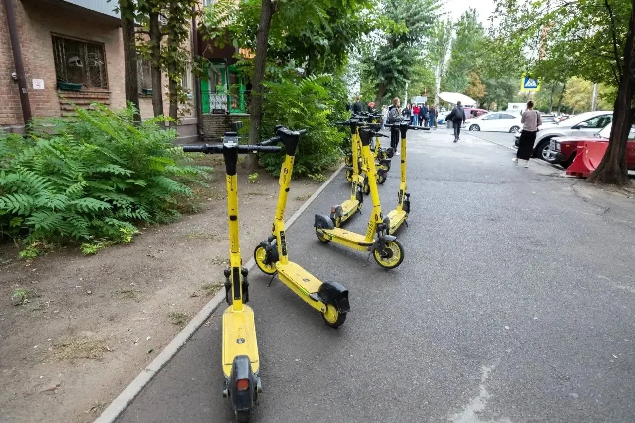 В Ростове продолжают наводить порядок с парковкой электросамокатов