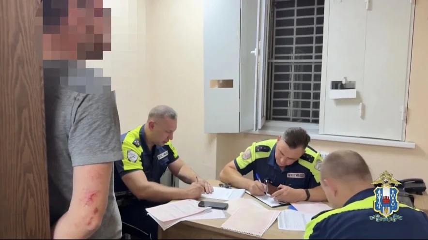 Сбил патрульную машину и снес шлагбаум: в Ростове водителя арестовали на 10 суток