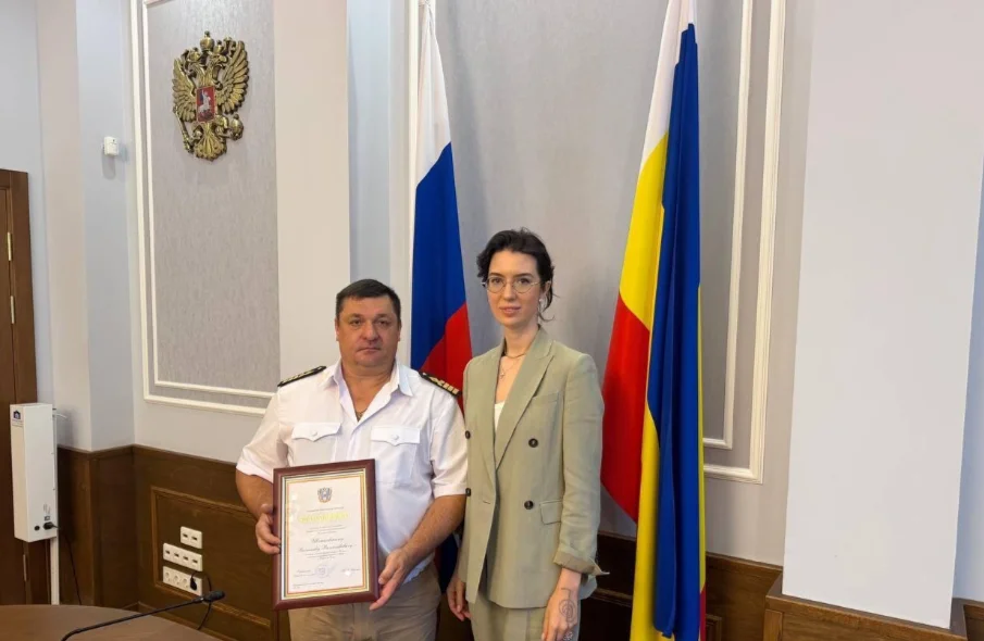 Трёх капитанов наградили за спасение загоревшего теплохода в Ростовской области