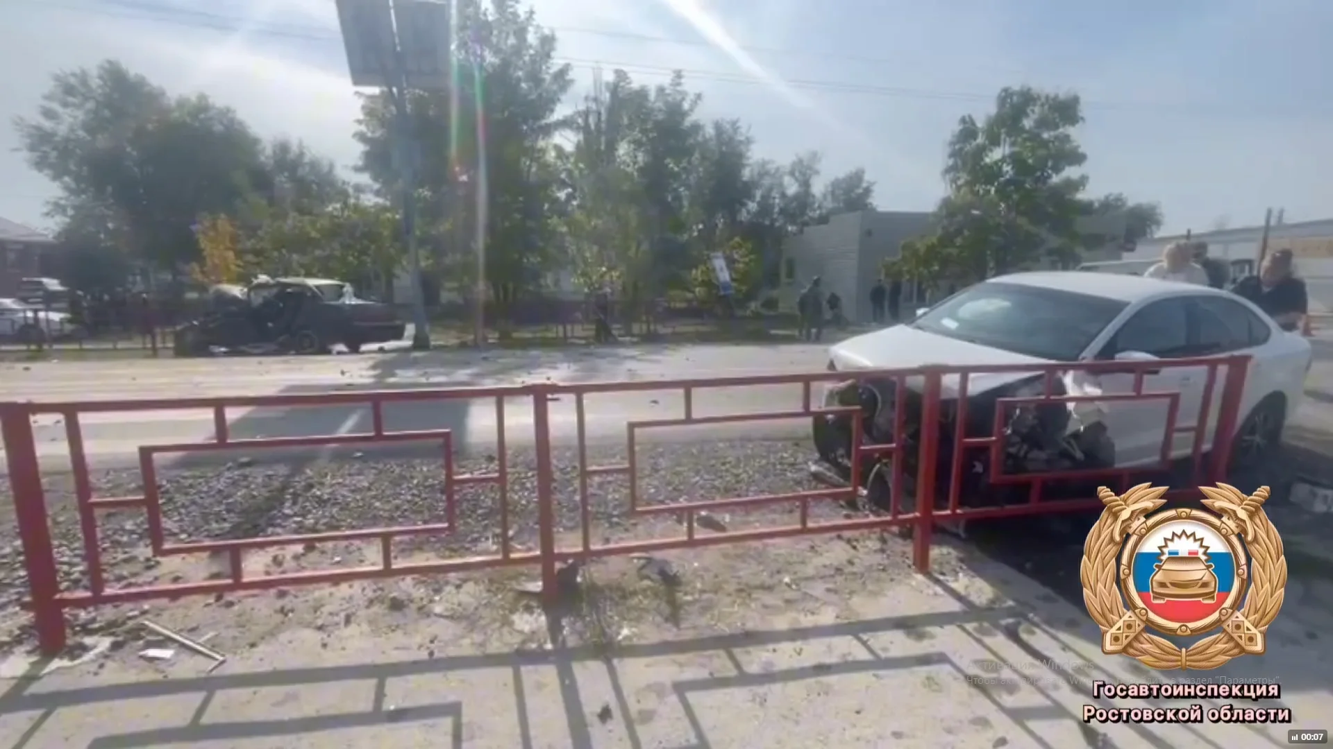 Под Волгодонском столкнулись три автомобиля, пострадали два водителя